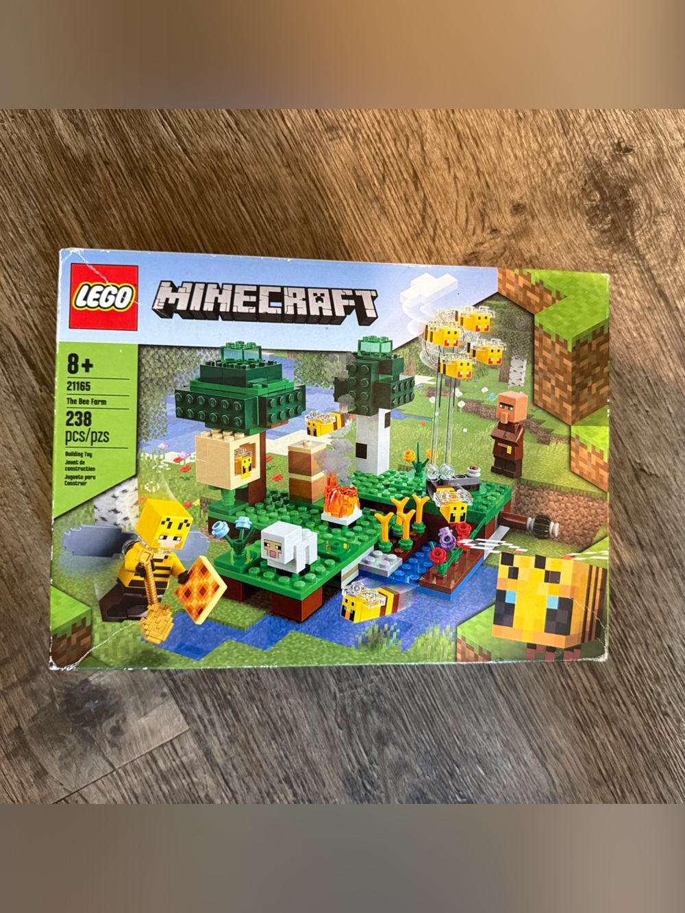 NEW SEALED Retired LEGO Minecraft The Bee Farm 21165